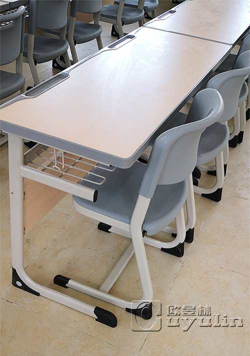 學校課桌椅